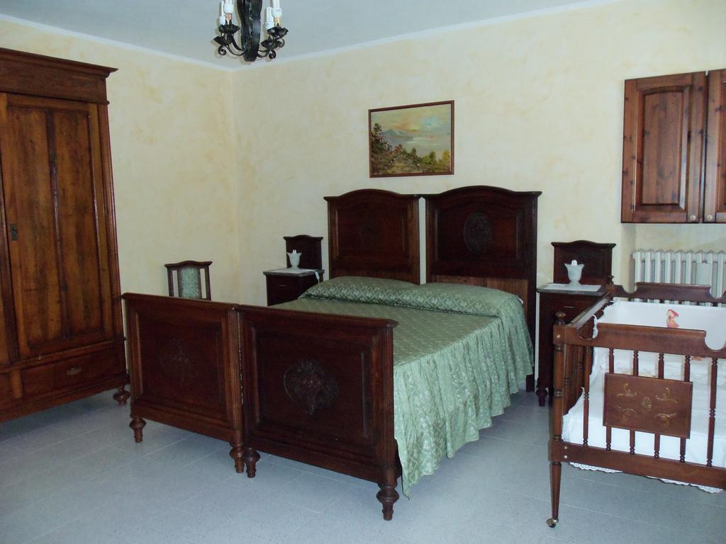 Casa Dei Ciliegi Castell'Alfero Villa Værelse billede